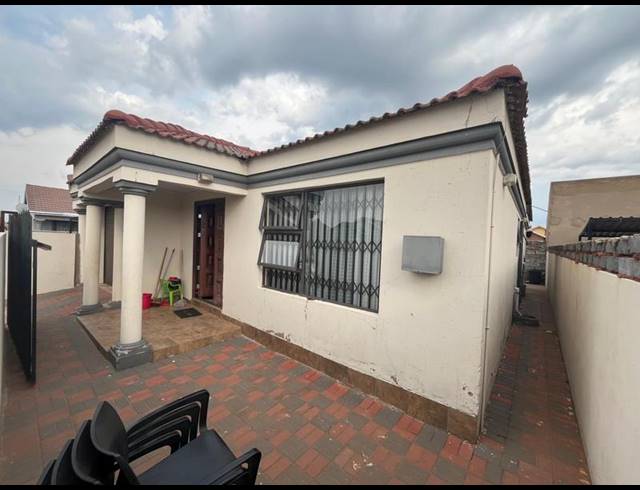 2 BEDROOM HOUSE FOR SALE IN WINDMILL PARK